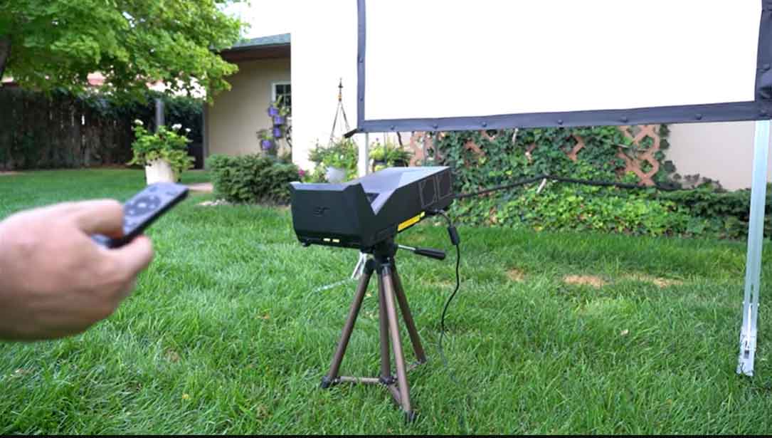 Mike from Gear Testathon Reviews The MosicGO® Outdoor UST Projector