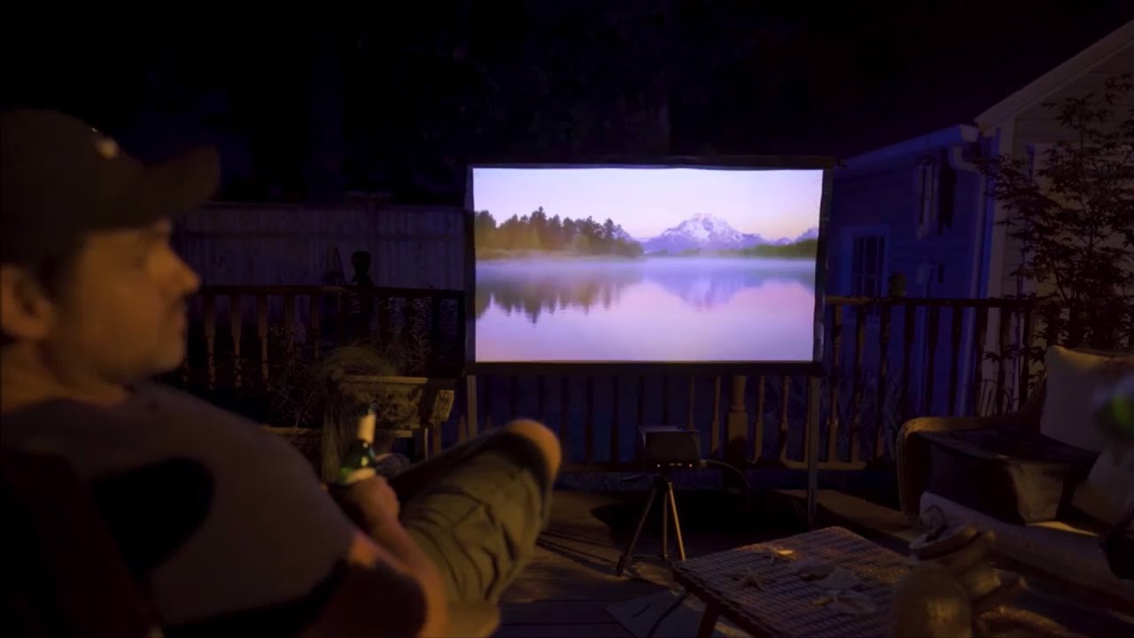 SpareChange Reviews The MosicGO® Outdoor UST Projector & Yard Master2 Projector Screen​